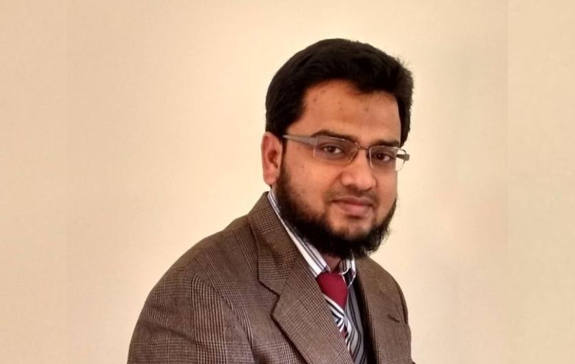 Improving Inclusivity of Professionals who Stammer A man looking at the camera and smiling