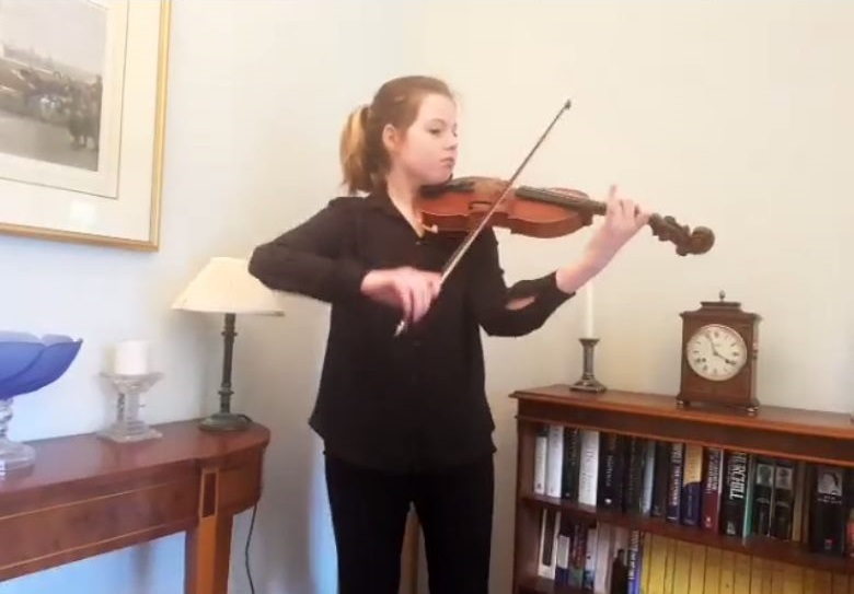 Madeilene Jones playing the violin